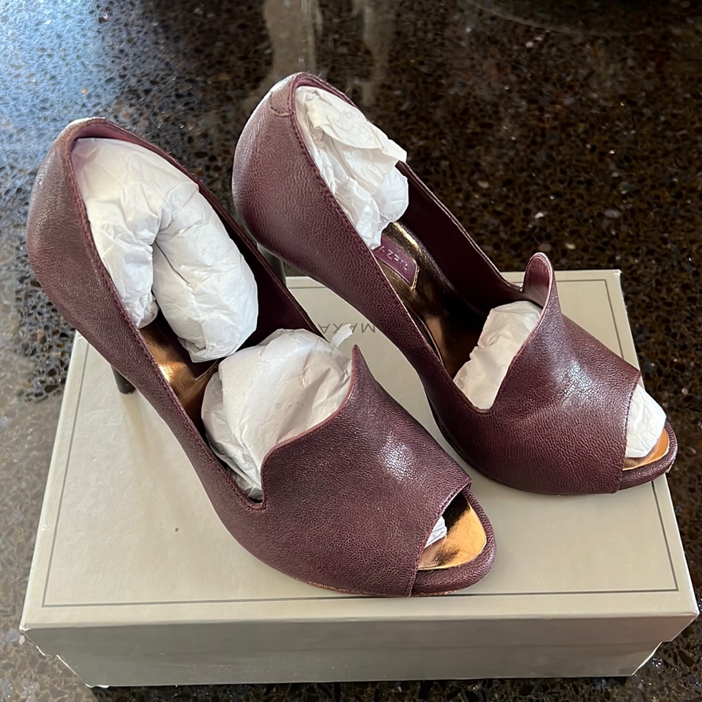 Bcbg Max Azria Heels In 7.5m Size